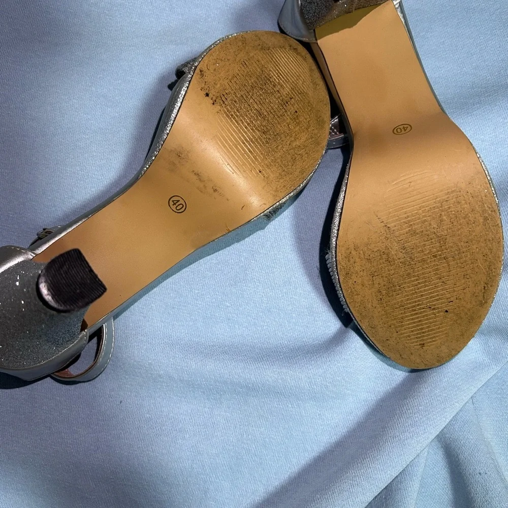 Elegant Silver Women's Sandals - Picture 3 of 5